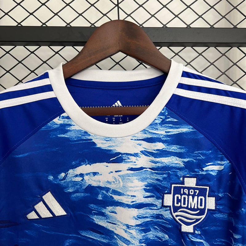 Camisa Como 25/26 Uniforme I - Modelo Torcedor
